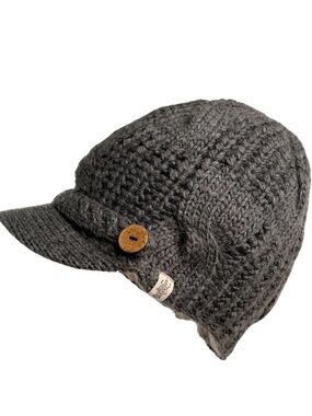 NIRVANNA DESIGNS Knit BroadwayBeanie Hat with Button Embellishment NWT - O/S
